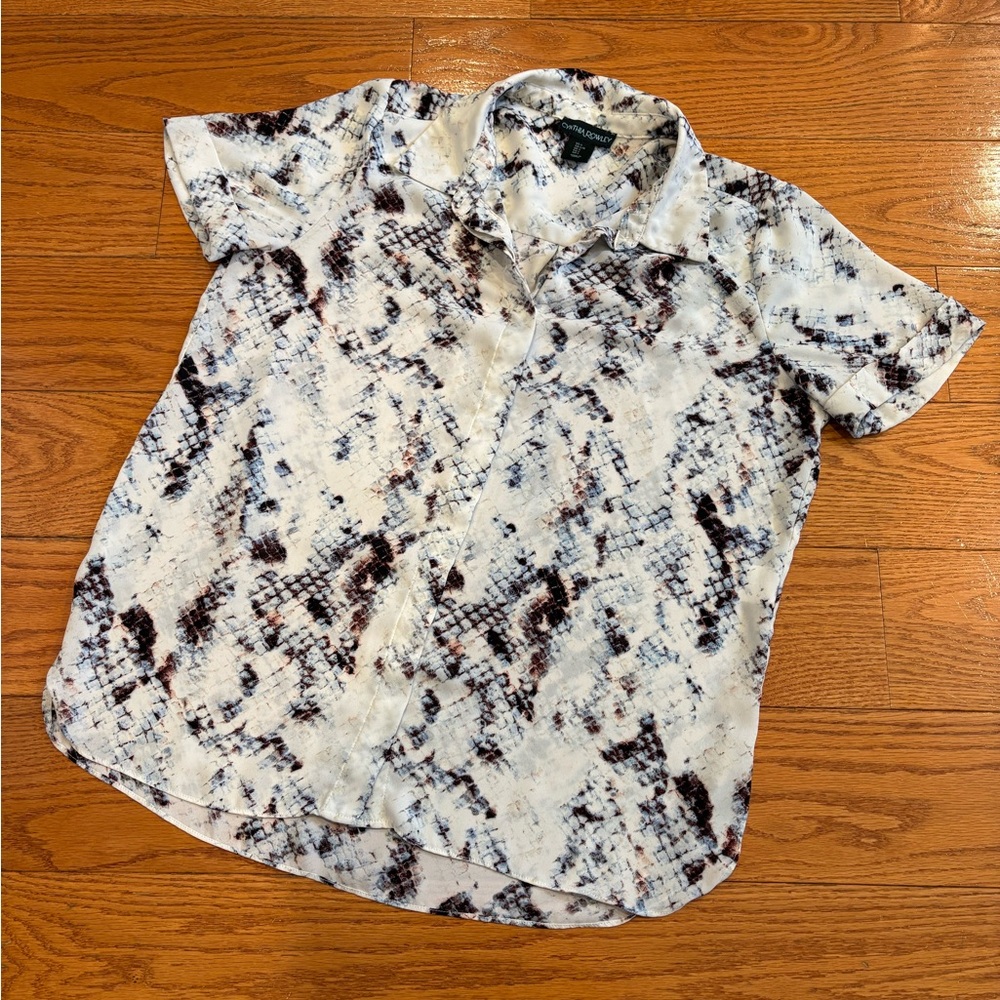 Cynthia Rowley White Short-Sleeve Button Shirt with Brown & Black Snake Print